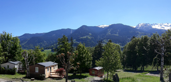 Vue ete du camping les 7 laux sur la montagne en isere