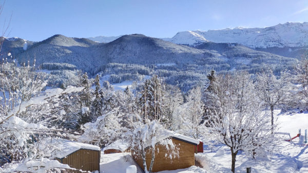 camping caravaneige été hiver vue sur belledonne les 7 laux